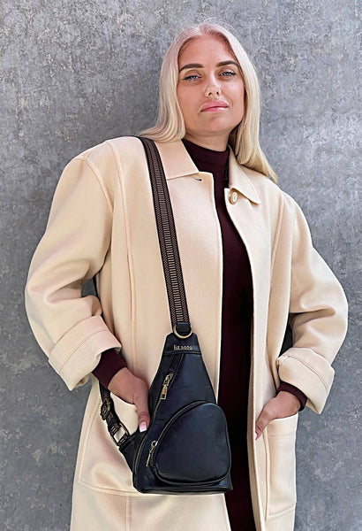 Lori 3315 Sling with adjustable strap.: Black / Sling